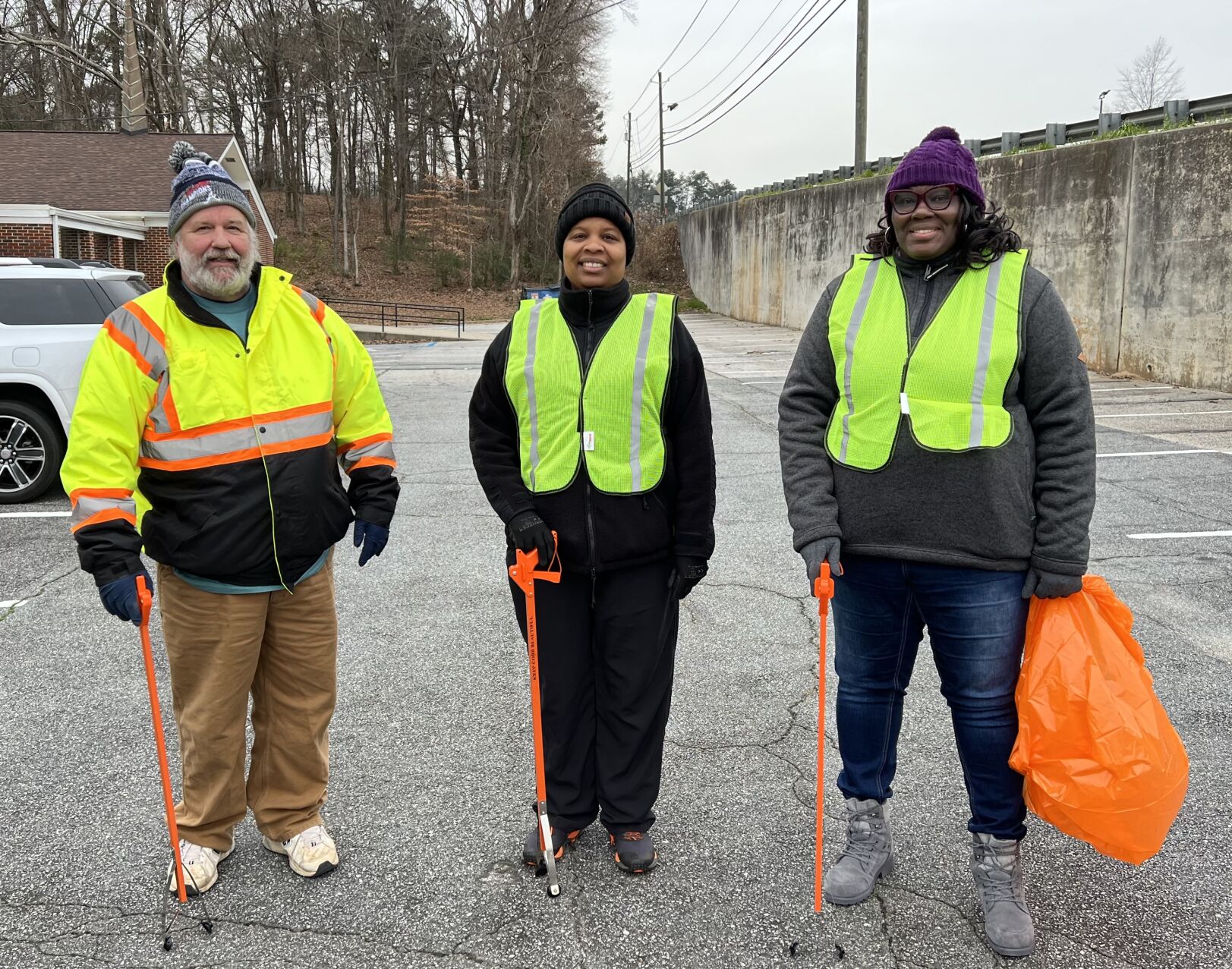 011922_MDJ_ActsofKindnessPart8_FriendsOfMabletonLitterClean-Up1_Volunteers.jpg